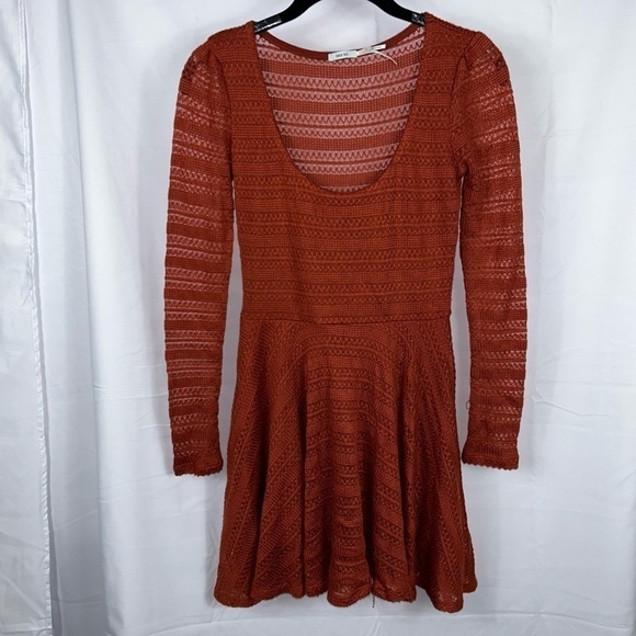 Kimchi Blue Dress Fitted All Over Sheer Lace Fit and Flare Lined Long Sleeves - Picture 4 of 11